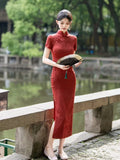 „Ruby Charm“ Chinesisches Qipao Kleid